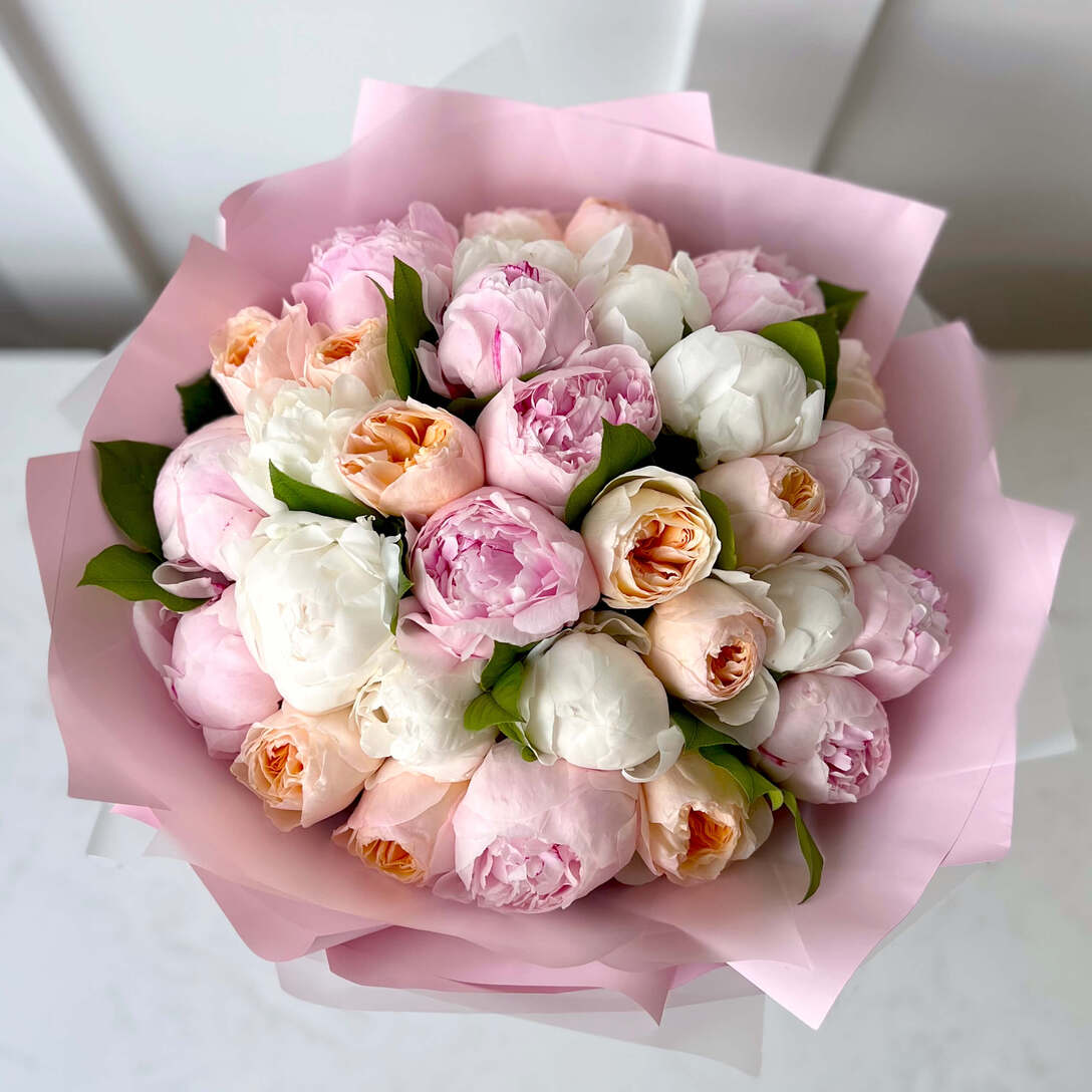 Микс пионов и чайных роз (31 шт)