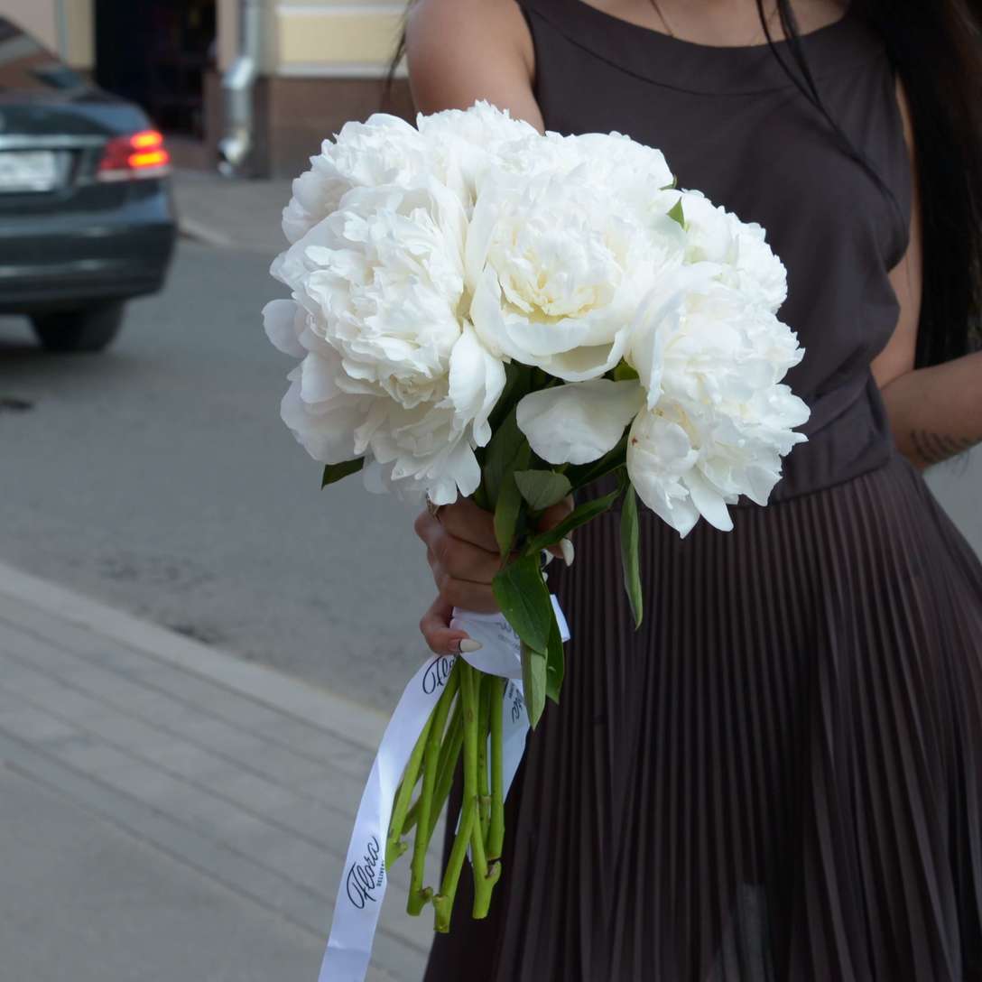 Букет из 11 пионов 