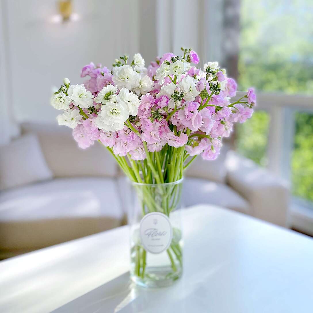 Букет ароматной маттиолы в вазе