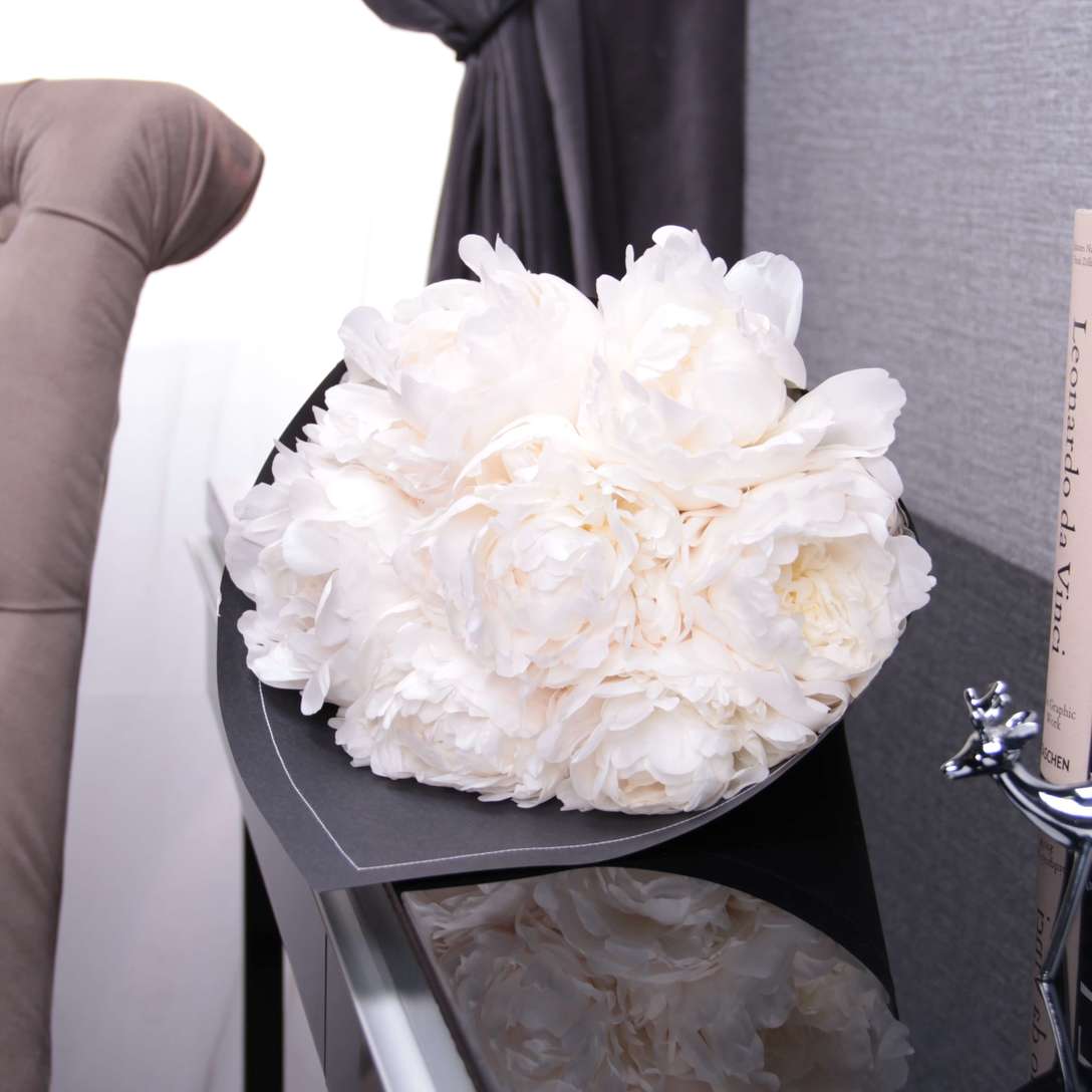 Букет из 7 пионов 