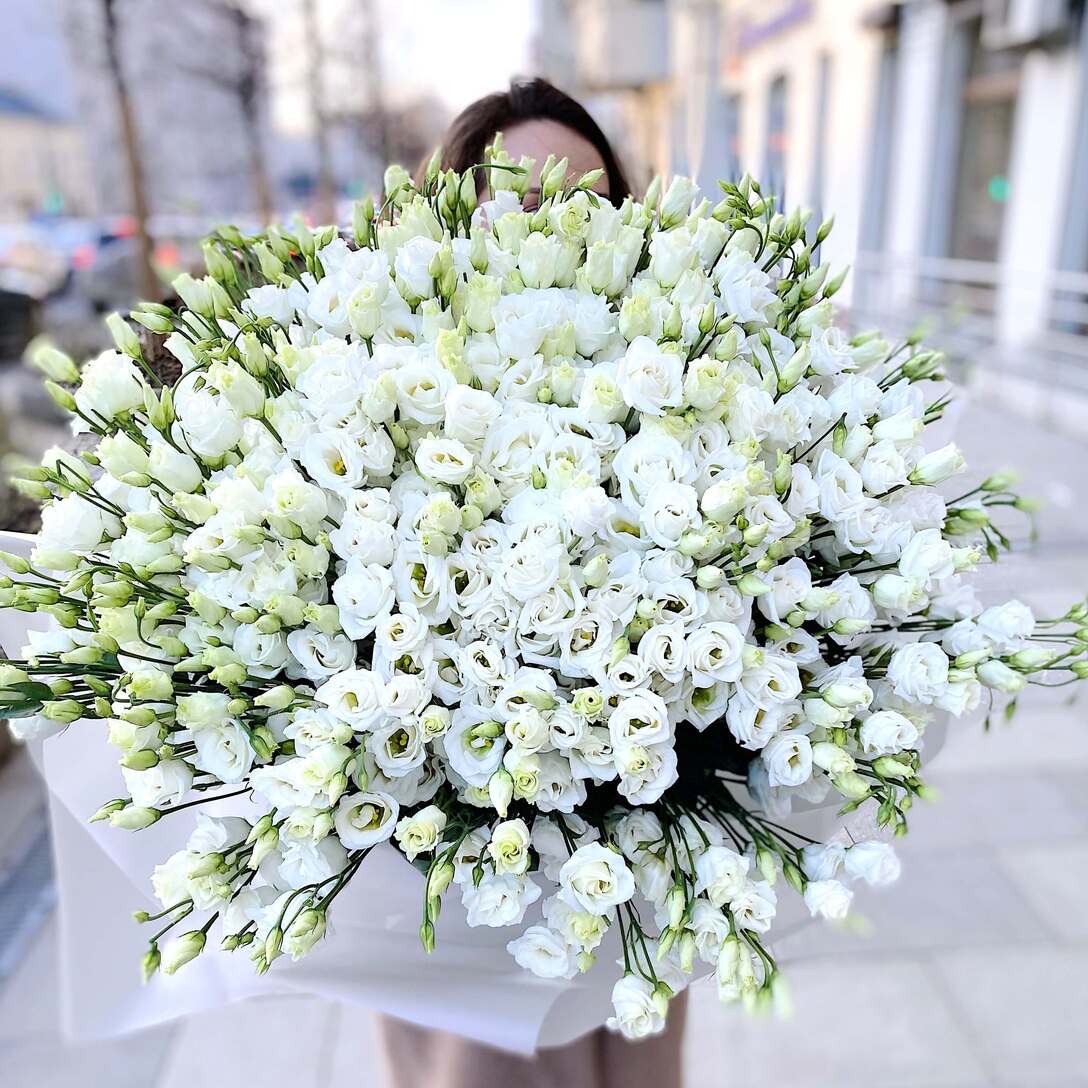 Букет из 101 лизиантуса