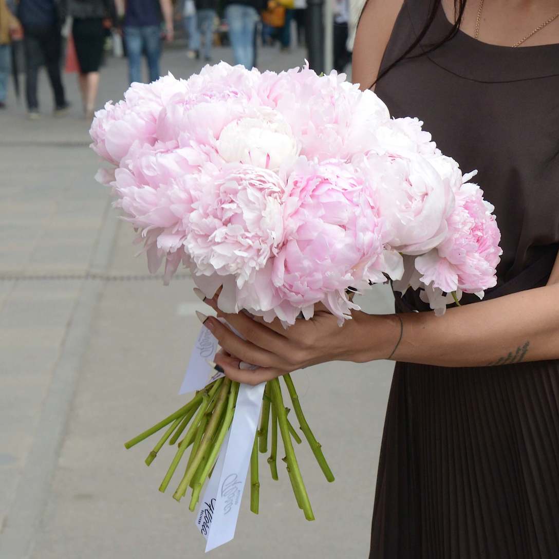 Букет из 21 пионов 