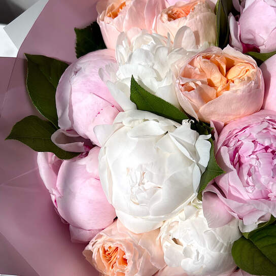 Микс пионов и чайных роз (31 шт)