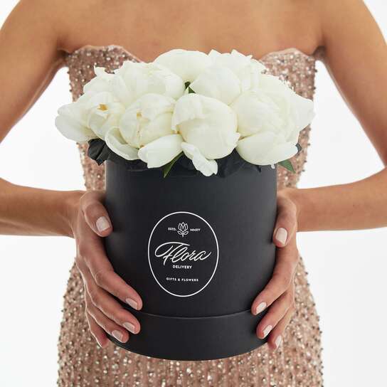 Шляпная коробка Petit "Пионы белые" BLVCK