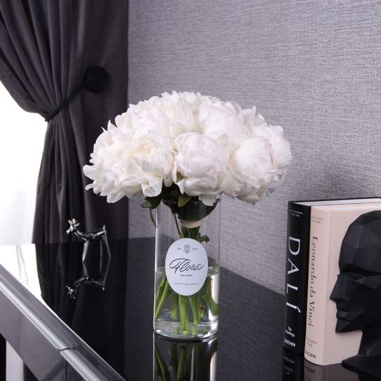 Букет из 11 пионов "Madame Claude Tain" в вазе