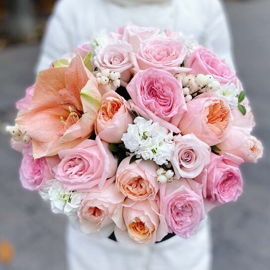 Букет "Peach Cream" шляпной коробке Grand Mini BLVCK Фото 3