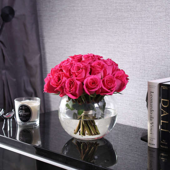 Букет из 25 роз "Pink Floyd" в вазе сфера