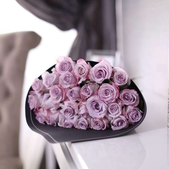 Букет из 25 роз "Purple" BLVCK
