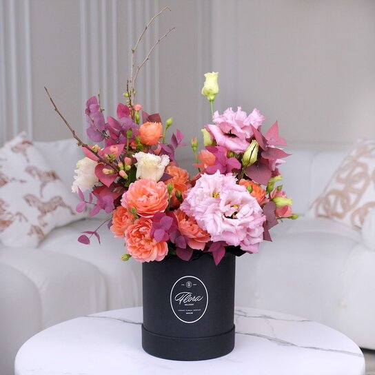 Букет "Joyce" в шляпной коробке Demi BLVCK