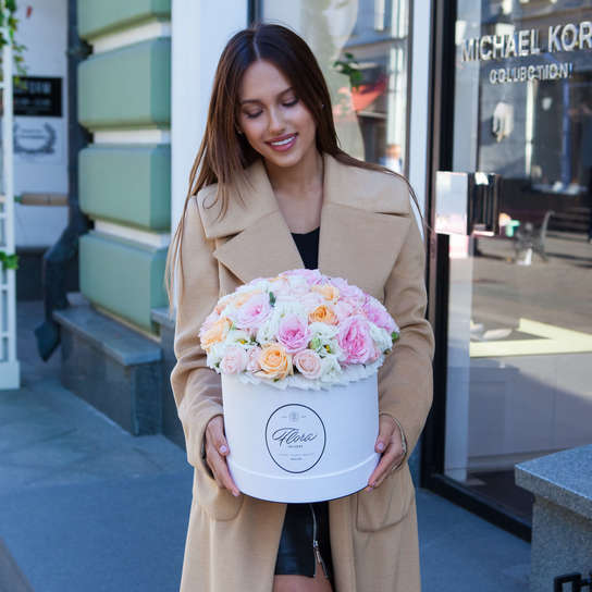 Букет "Adele" шляпной коробке Grand Mini WHITE