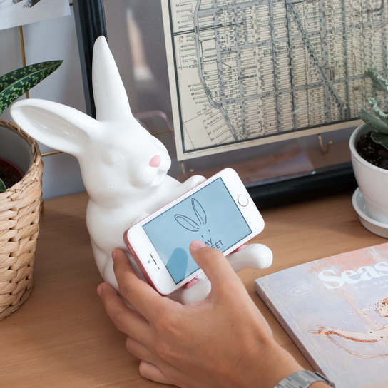 Кролик-держатель для телефона