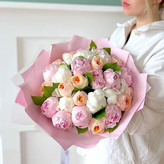 Микс пионов и чайных роз (31 шт)
