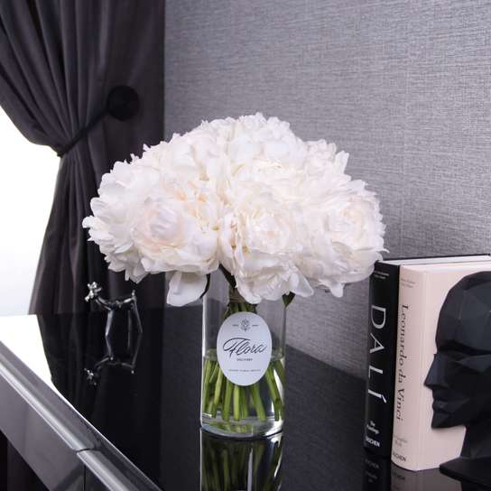 Букет из 19 пионов "Madame Claude Tain" в вазе