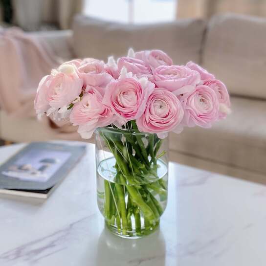 Букет ранункулюсов Lady в вазе