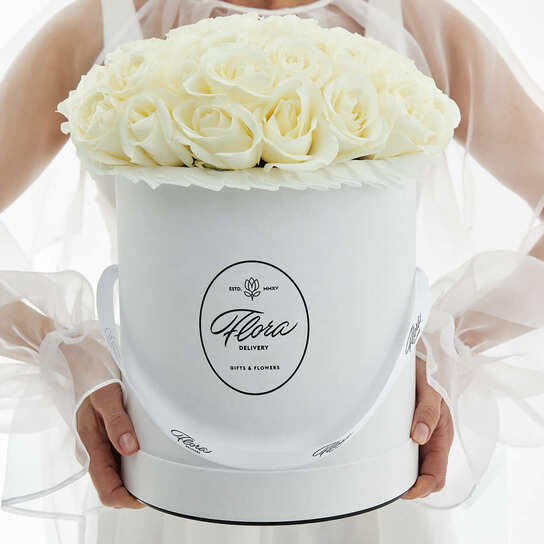 Шляпная коробка Grand "Розы Proud" WHITE