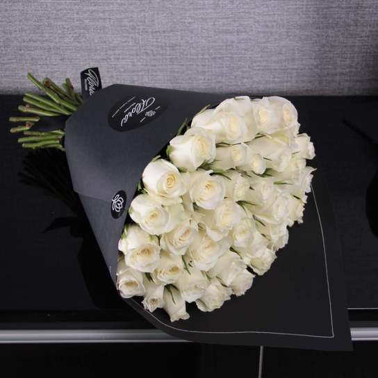 Букет из 35 роз "White Kenya" BLVCK