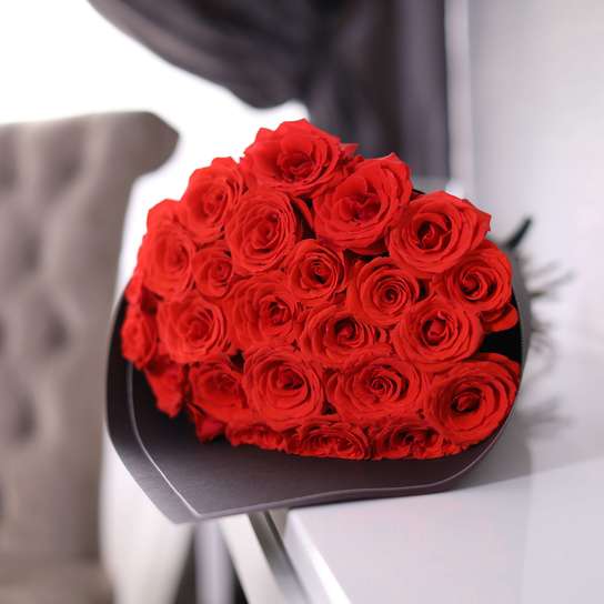 Букет из 25 роз "Nina" BLVCK