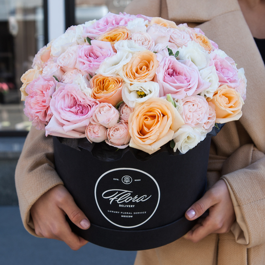 Букет "Adele" шляпной коробке Grand Mini BLVCK