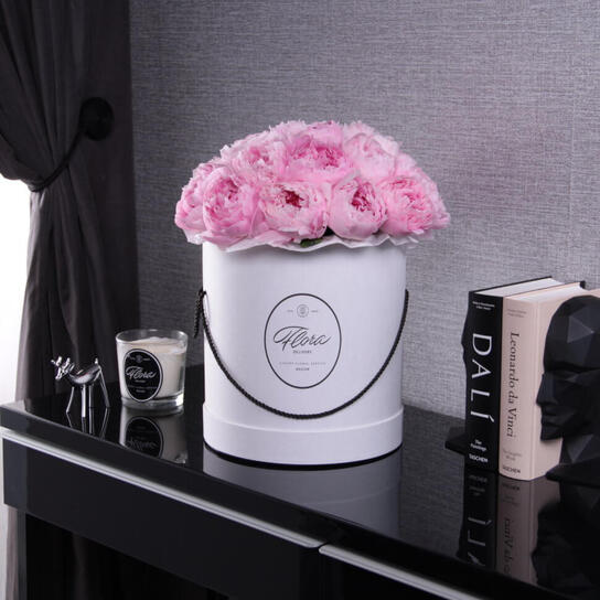 Шляпная коробка Grand "Пионы Sarah Bernhardt" WHITE