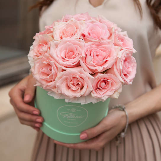 Шляпная коробка Demi "Розы Кения Pink" GREEN