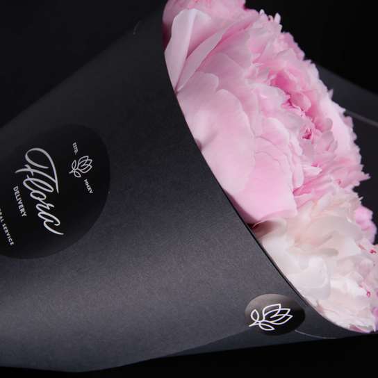 Букет из 11 пионов "Sarah Bernhardt" BLVCK