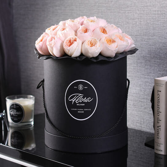 Шляпная коробка Grand "Розы Austin Juliet" BLVCK