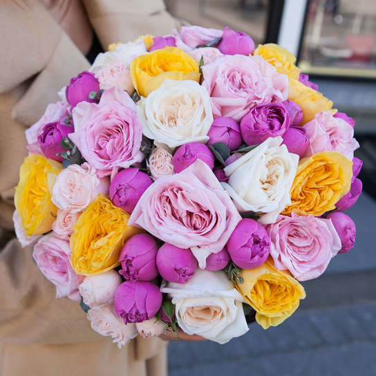 Букет "Clare" в шляпной коробке Grand Mini BLVCK