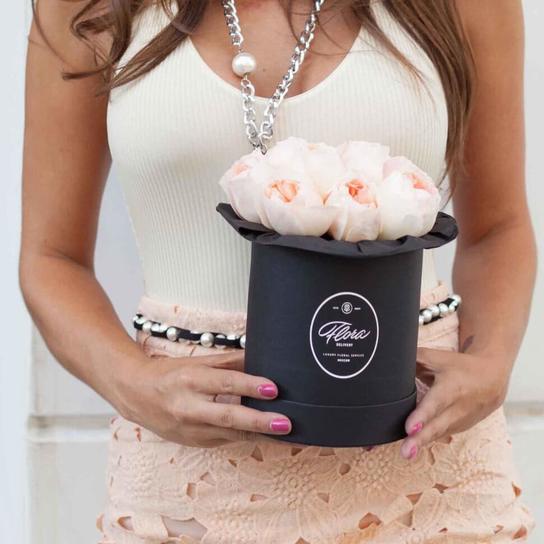 Шляпная коробка Demi "Розы Austin Juliet" BLVCK