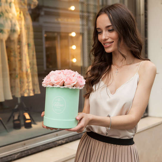 Шляпная коробка Demi "Розы Кения Pink" GREEN