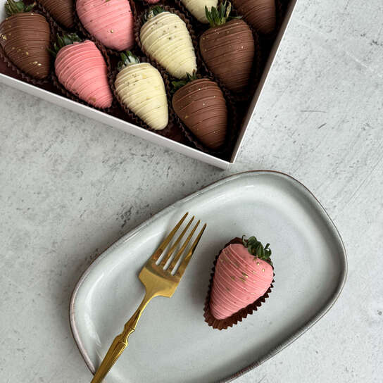 Набор клубники  "Шоколадное Трио" 16/20 шт