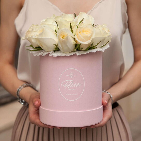 Шляпная коробка Demi "Розы Кения White" PINK