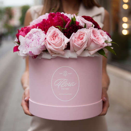 Букет "Wildberry" в коробке Grand Mini PINK