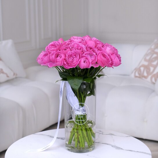 Букет из 15 кустовых роз Misty Bubbles в вазе