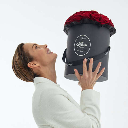 Шляпная коробка Grand "Розы красные Freedom" BLVCK