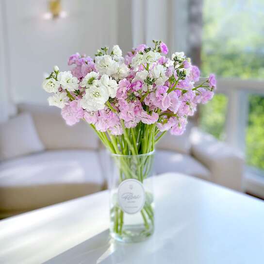 Букет ароматной маттиолы в вазе