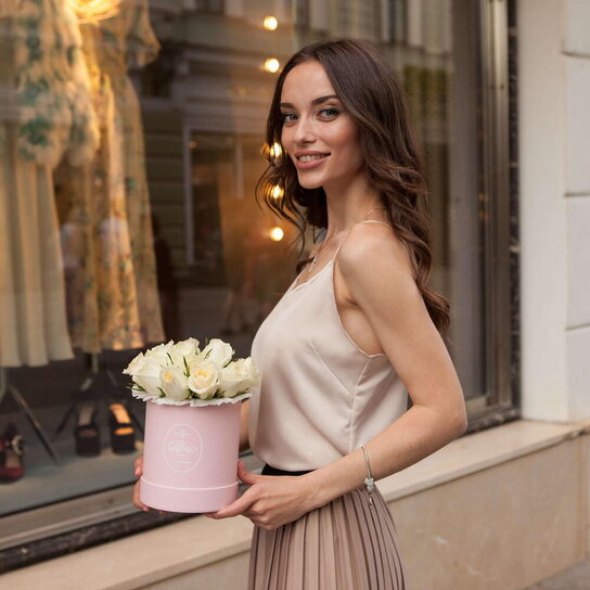 Шляпная коробка Demi "Розы Кения White" PINK