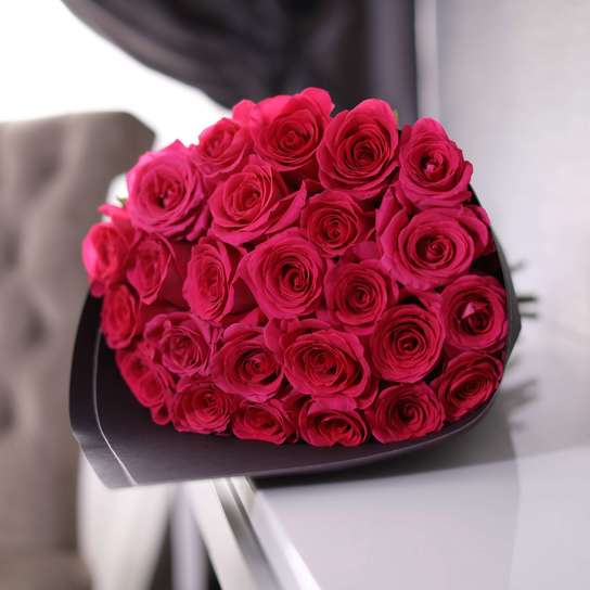 Букет из 25 роз "Pink Floyd" BLVCK