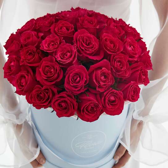 Шляпная коробка Grand "Розы малиновые Gotcha" BLUE