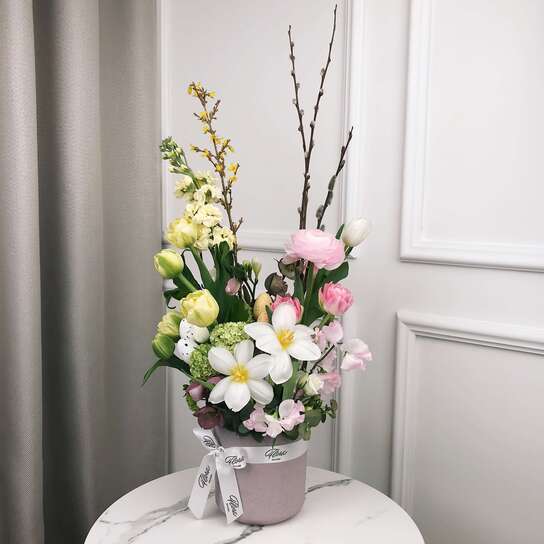 Весенняя композиция в кашпо №1