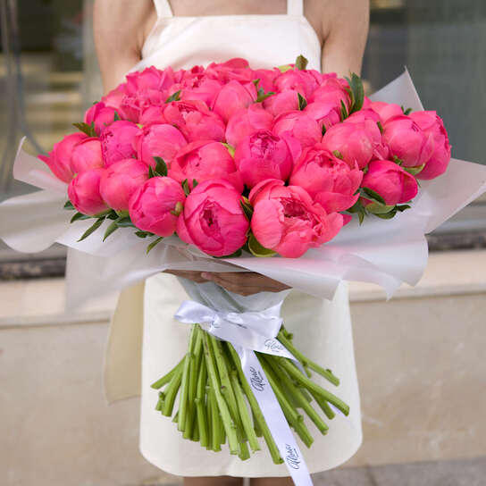 Букет из 51 пиона "Coral Charm"