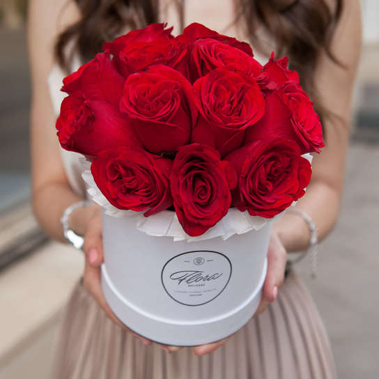 Шляпная коробка Demi "Розы Кения Red" WHITE