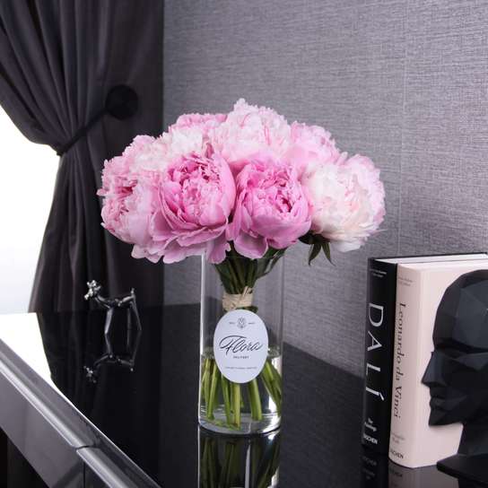 Букет из 19 пионов "Sarah Bernhardt" в вазе