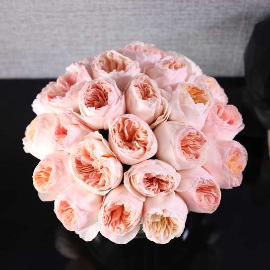 Букет из 25 роз "Austin Juliet" в вазе