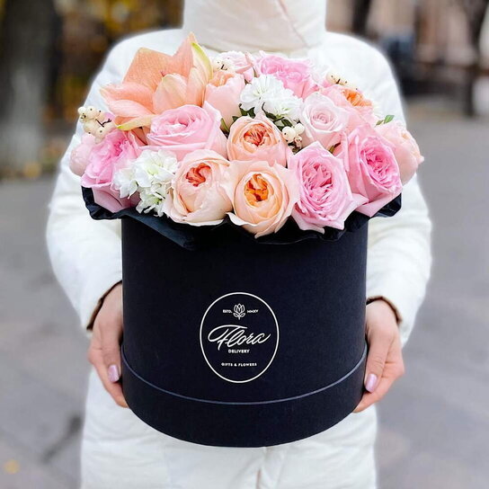 Букет "Peach Cream" шляпной коробке Grand Mini BLVCK