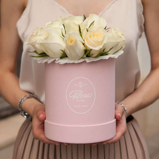 Шляпная коробка Demi "Розы Кения White" PINK