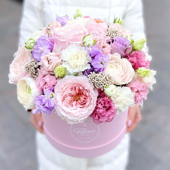 Букет "Zephyr" в шляпной коробке Mini-Grand PINK