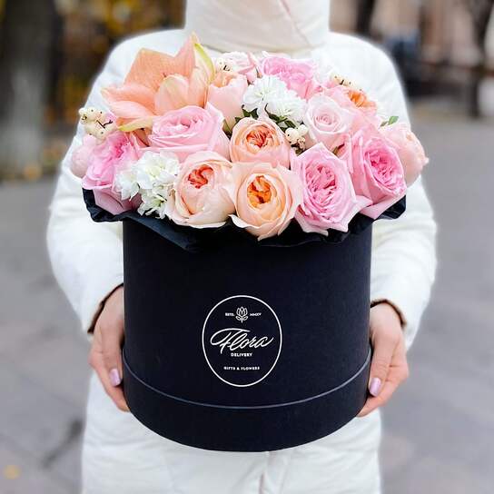 Букет "Peach Cream" шляпной коробке Grand Mini BLVCK