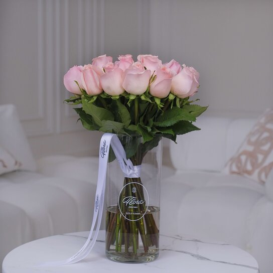 Букет из 25 роз "Senorita" в вазе Фото 2