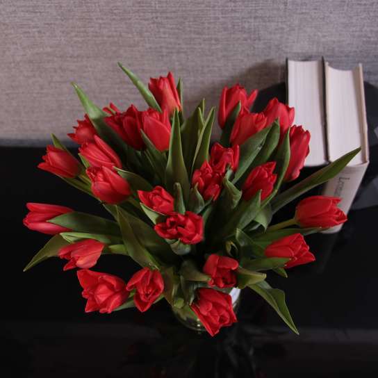 Букет из 25 тюльпанов "Red" в вазе