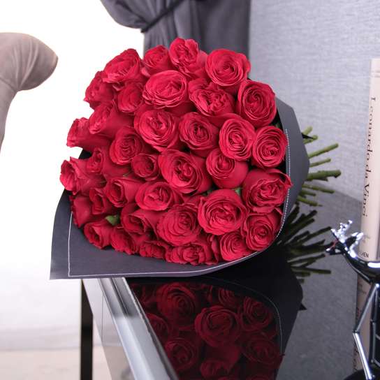 Букет из 35 роз "Red Kenya" BLVCK